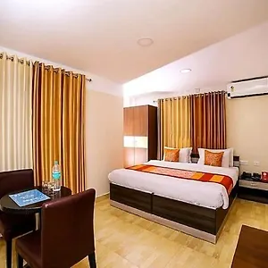 Hotel Tayas, Trippapur
